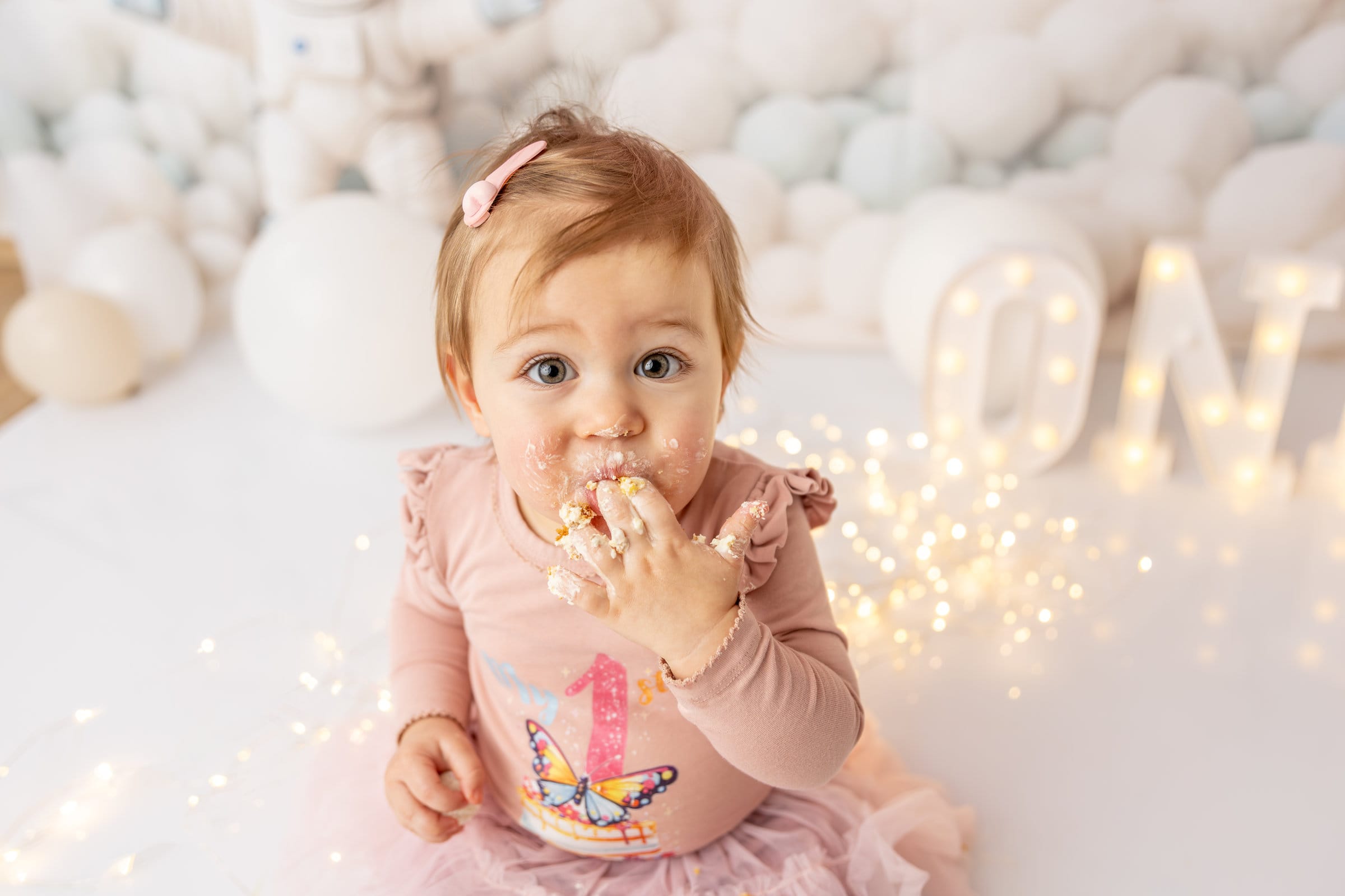 Cake smash fotografija bebe za prvi rođendan, studio Ivana Livada Photography