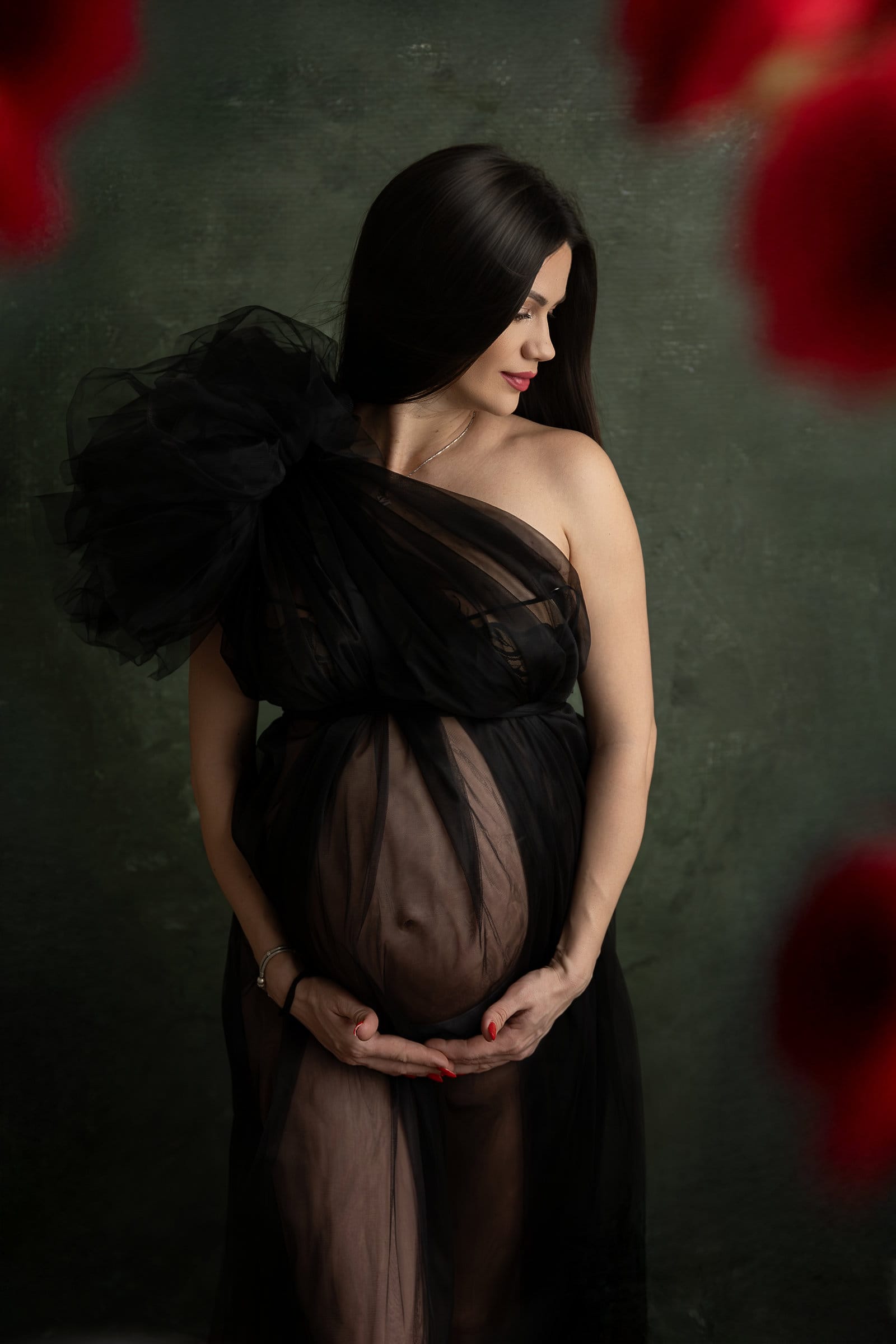 Studijska maternity fotografija trudnice u crnoj haljini, Ivana Livada Photography